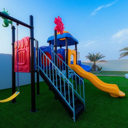 Grand Palm Tree Garden Farmhouse